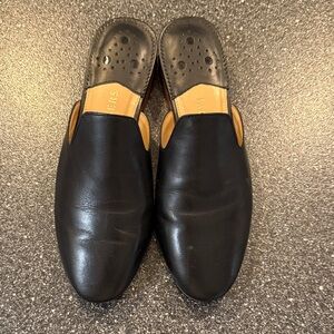 Jack Rogers Black Leather Flats - size 7.5
